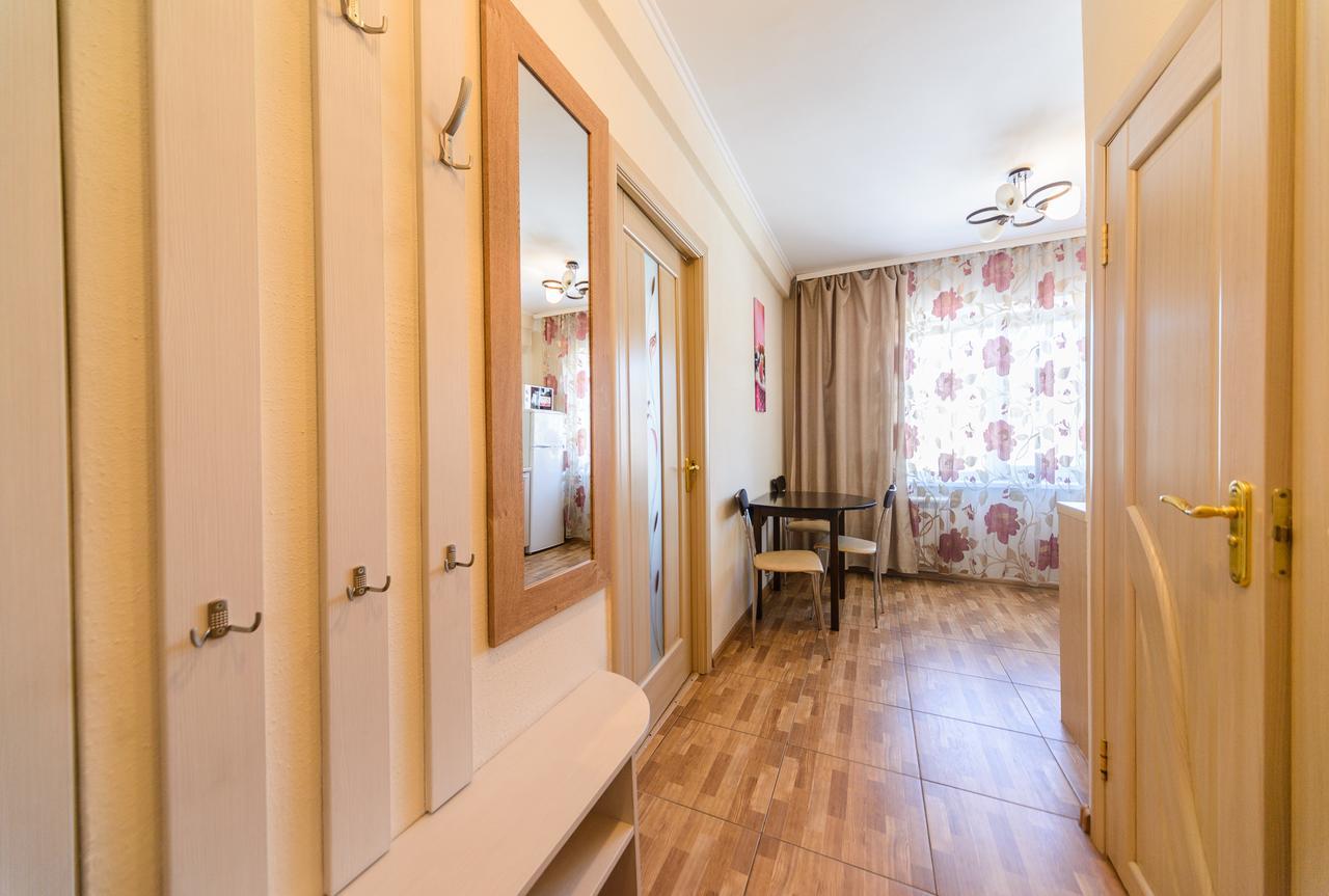 Apartment On Obolonskyi Avenue 25 Kiev Exterior photo